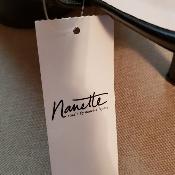 Black slingback pumps - Picture 2 of 5